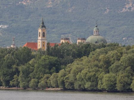 river cruise on the danube river
