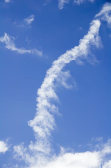 Cirrus cloud with a curve, like a tail or brush stroke
