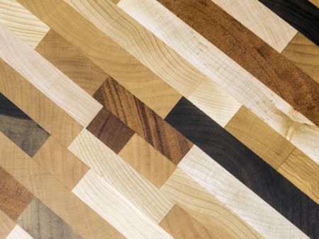 Pattern of parallels in wood: Detail of cutting board for use in kitchen