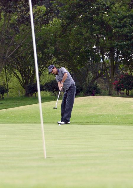 golfer in the putt