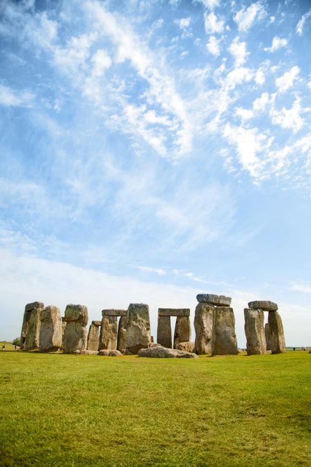 Beautiful picture of Stonehenge in a sunny day