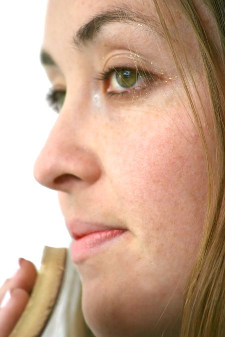 girl-applying-make-344379 girl applying make up