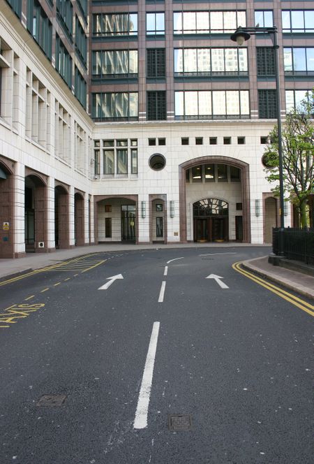 road in canary wharf