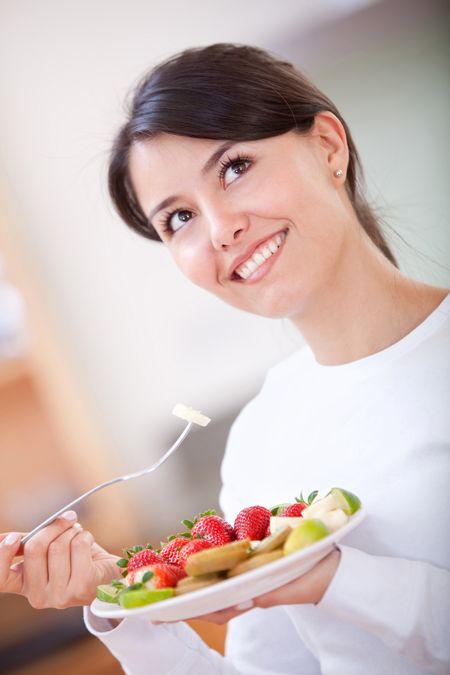 casual woman at home smiling and having breakfast