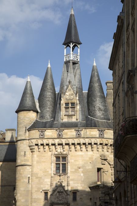 Porte Cailhau Gate, Place du Palais Square, Bordeaux, France